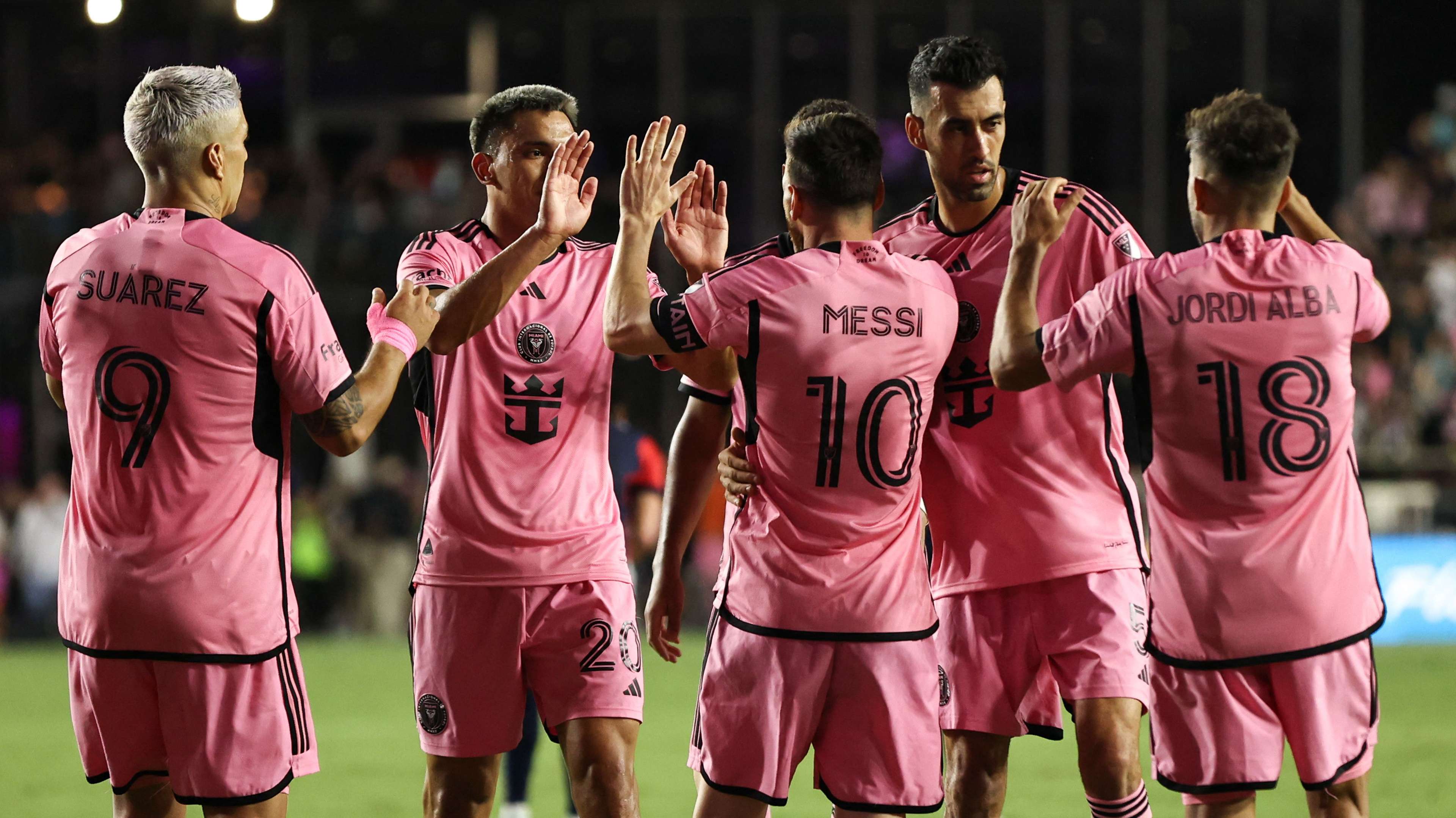 龍獅隊與丁 龍獅隊與丁